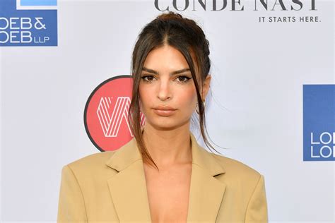 Emily Ratajkowski Shuts Down Rumors That She Got。